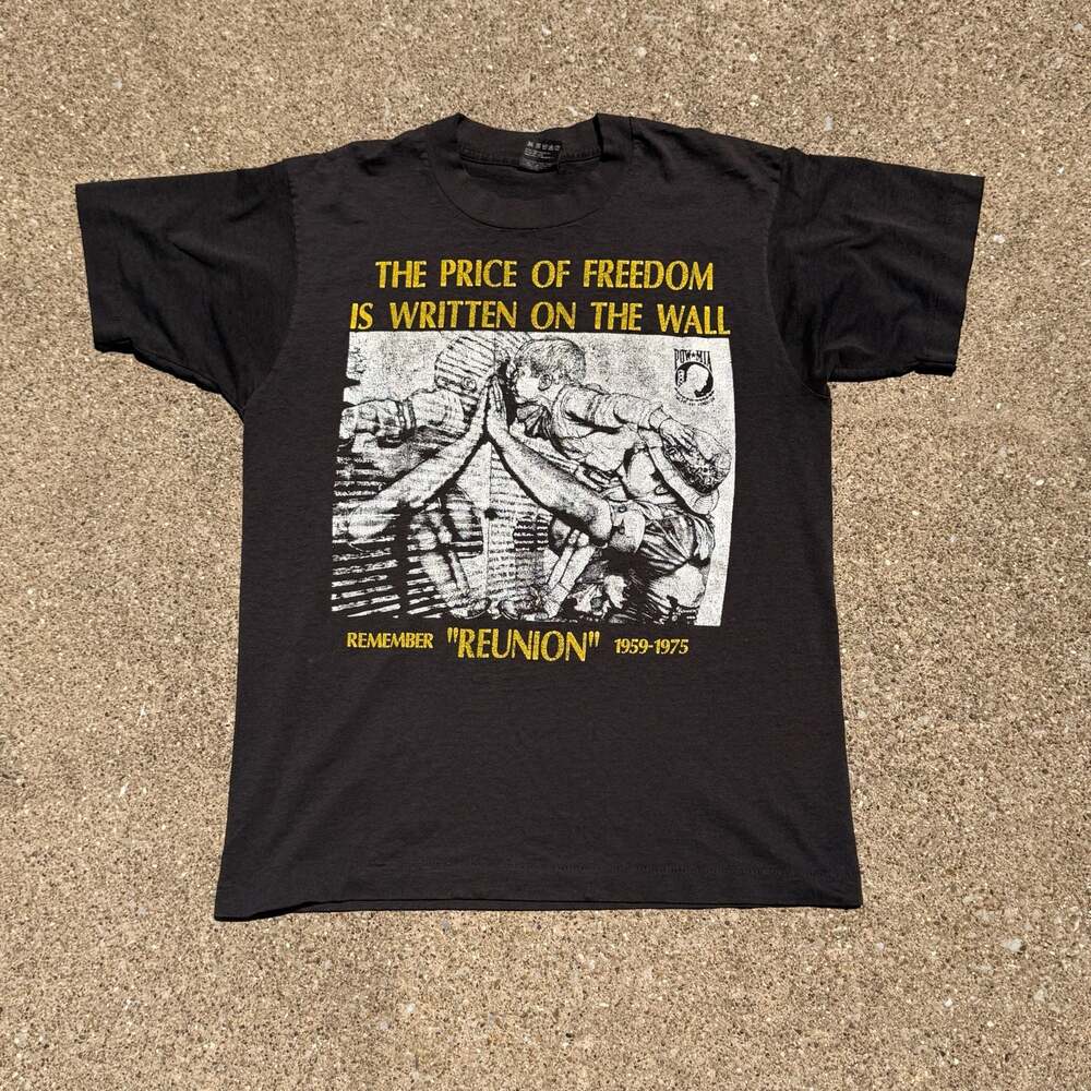 1975 Single Stitch The Price of Freedom Reunion T-Shirt Size M vintage